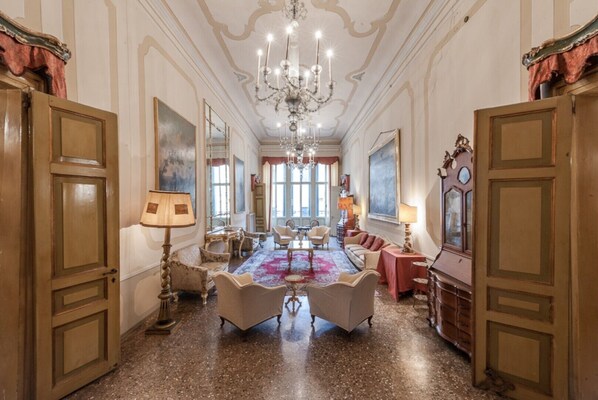 Interior - Apartment Duodo or Barbarigo - San Marco 
CIN IT027042C2FOM5GM5P (Venezia)