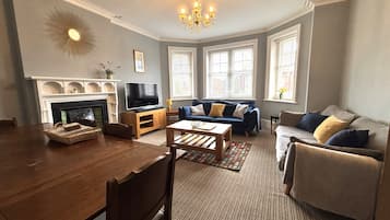 Smart TV, fireplace, DVD player, books