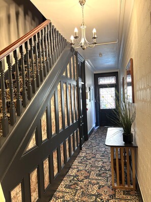 Interior - Silverdale Sunbeams, very spacious apartment walking distance to beach and town (Eastbourne)