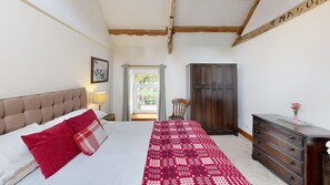 2 bedrooms, iron/ironing board, WiFi