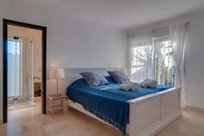 5 bedrooms, iron/ironing board, WiFi, bed sheets