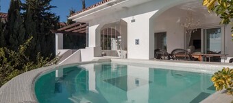 Hilltop Jacuzzi House