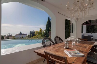 Hilltop Jacuzzi House