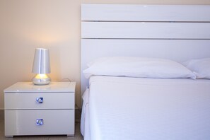 1 Schlafzimmer, Zimmersafe, Schreibtisch, Bügeleisen/Bügelbrett