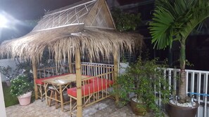 Outdoor dining - Calv-Inn 3 189m2 4 bedroom 2 wc big livingroom and ktichen (Tambon Saen Suk )