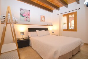 4 bedrooms, iron/ironing board, free WiFi, bed sheets - Victori - Charming country house with pool in Sineu, Mallorca (Sineu)