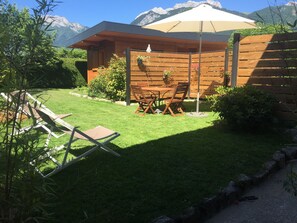 Outdoor dining - Cozy cocoon on the edge of Lake Annecy (Lathuile)