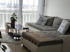 TV, DVD player - MODERN DUPLEX WITH UNBEATABLE VIEW AND LOCATION (Okrug Gornji)