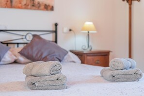 3 bedrooms, iron/ironing board, free WiFi, bed sheets