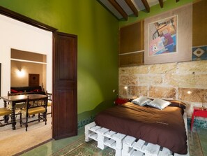 2 habitaciones, tabla de planchar con plancha, internet y ropa de cama 