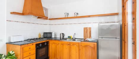 Refrigerador, microondas, horno, cafetera/tetera