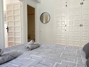 1 dormitori, planxa i posts de planxar, wifi gratuïta i roba de llit 