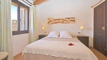 3 bedrooms, in-room safe, iron/ironing board, free WiFi