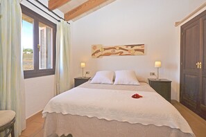 3 bedrooms, in-room safe, iron/ironing board, free WiFi