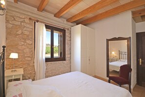 3 bedrooms, in-room safe, iron/ironing board, free WiFi