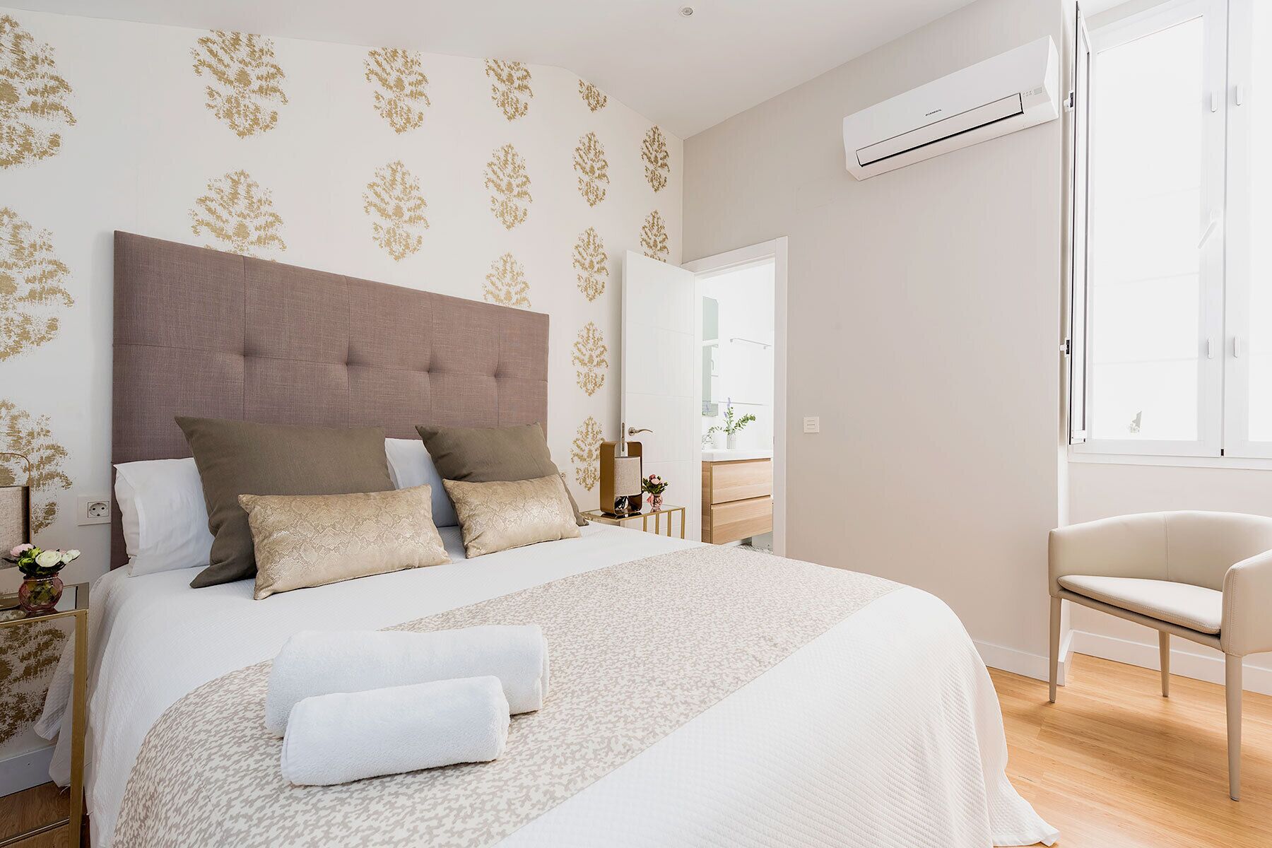 2 chambres, fer et planche à repasser, Wi-Fi, draps fournis