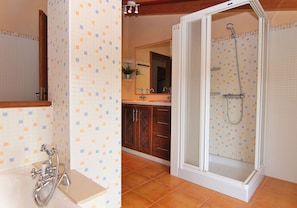 Bathtub, hair dryer, towels
