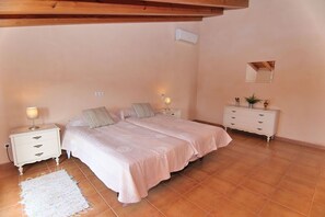 5 chambres, fer et planche à repasser, Wi-Fi gratuit, draps fournis