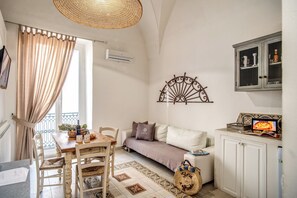 Smart TV - Storie e Affreschi - Two Bedroom Apartment, Sleeps 5 (Gallipoli)