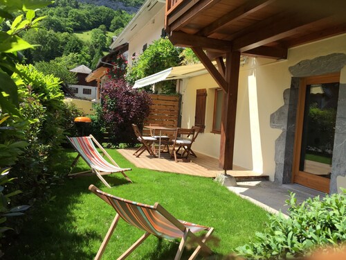 Village apartment on the ground floor at the edge of Lake Annecy
