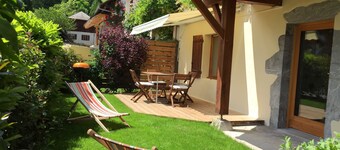 Village apartment on the ground floor at the edge of Lake Annecy