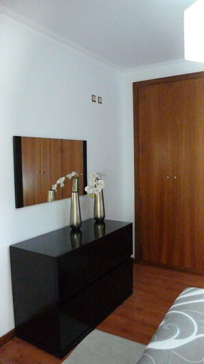 2 bedrooms, soundproofing, iron/ironing board, free WiFi - S. Martinho do Porto Beach Apartment (São Martinho do Porto)