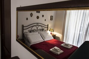 2 bedrooms, desk, iron/ironing board, free WiFi - David House at Vucciria (Palermo)