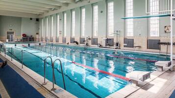 Piscina coperta, una piscina riscaldata