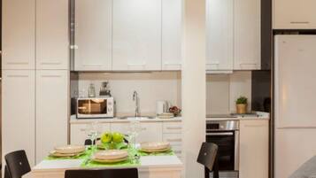 Fridge, microwave, dishwasher, coffee/tea maker