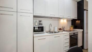 Fridge, microwave, dishwasher, coffee/tea maker