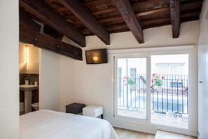 1 quarto, acesso à internet, roupa de cama