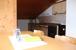 Dining - Vacation apartment Lammertal - Payrhof - Family vacation on an organic mountain farm (Promberg)