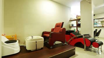 Neglesalon
