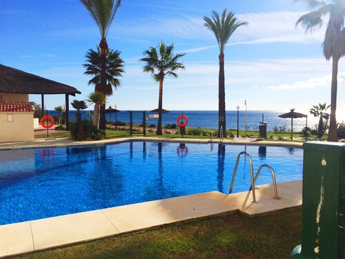 spacious apartment for 5 people on beachfront w. panoramis views