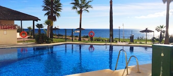 spacious apartment for 5 people on beachfront w. panoramis views
