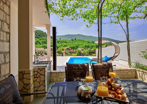 Villa with pool, ideal for 4 people