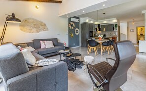 TV, fireplace, DVD player, table football - Casa Lea Istriana, new, stylish holiday home in Istria (Butkovići)