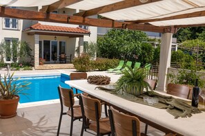 Outdoor dining - Wunderschöne Villa in Natur mit Meerblick, Pool, Kvarner Bucht (Bribir)