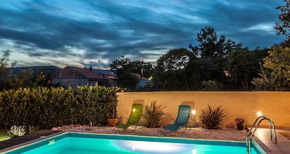 Wunderschöne Villa in Natur mit Pool, Garten, Grill & Meerblick kostenloses WLAN