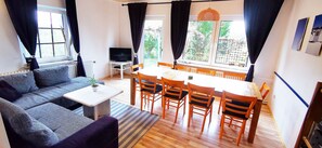 TV, DVD player, books, music library - Apartments directly Am Deich (Butjadingen)