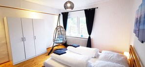 4 bedrooms, travel crib, free WiFi - Apartments directly Am Deich (Butjadingen)