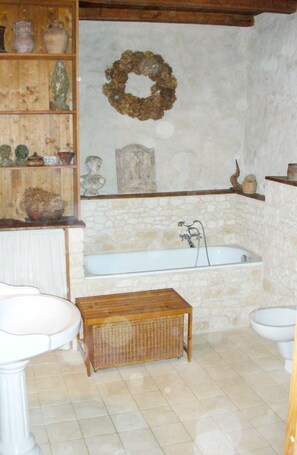 Bathtub, hair dryer, bidet, towels
