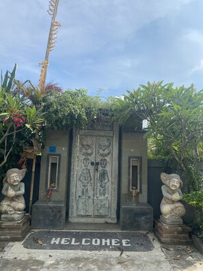 Entrada de la propiedad