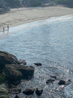 Una playa cerca, arena blanca, buceo, snorkel