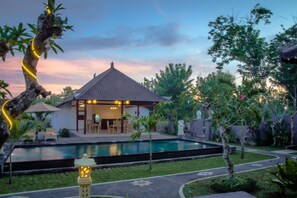Outdoor pool - The Niti Hut's (Lembongan Island)