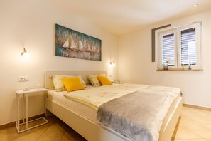 2 bedrooms, in-room safe, iron/ironing board, WiFi