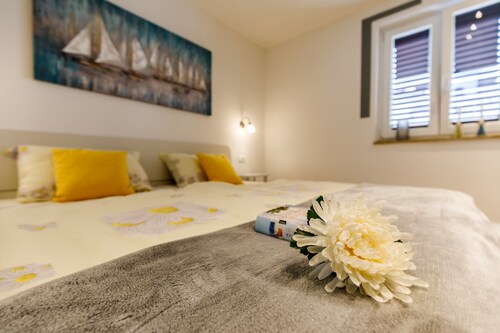 Apartment Castel with sea view for 4 persons in Porec, top location, close to the sea