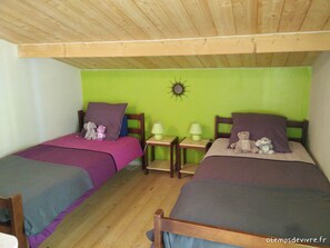2 chambres, bureau, chambres insonorisées, fer et planche à repasser