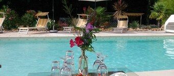Cottage, pool and well-being in a charming forest domain of Medieval Perigord