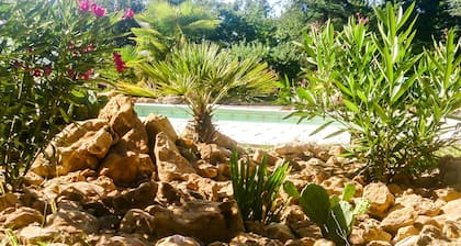 Cottage, pool and well-being in a charming forest domain of Medieval Perigord